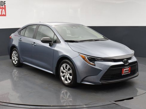 Used 2025 Toyota Corolla LE FWD image 6
