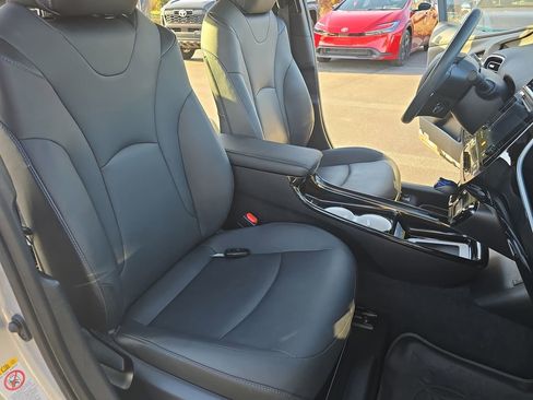 Certified 2017 Toyota Prius Four Touring image 12