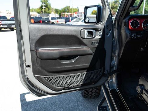 Used 2022 Jeep Gladiator Rubicon w/ LED Lighting Group AWD/4WD image 17