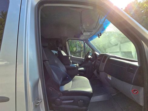 Used 2012 Mercedes-Benz Sprinter 2500 image 27
