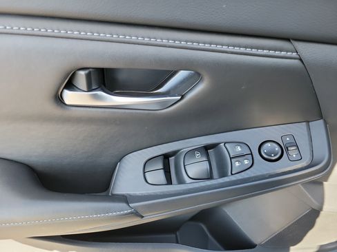 Used 2025 Nissan Sentra SV image 7