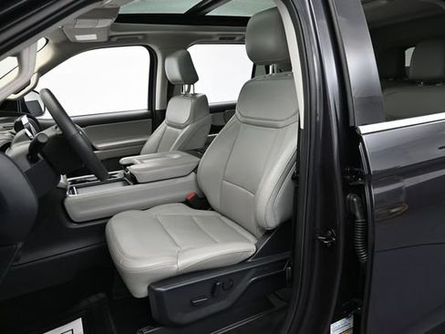 Certified 2025 Ford Expedition Active AWD/4WD image 11