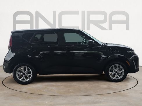 Certified 2025 Kia Soul LX image 9