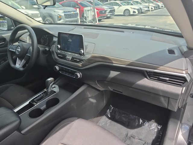Used 2025 Nissan Altima 2.5 SV FWD image 31
