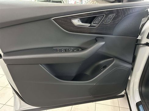 Used 2023 Audi Q8 Premium w/ Convenience Package image 15