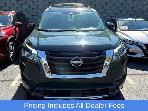 Used 2023 Nissan Pathfinder SL AWD/4WD image 3