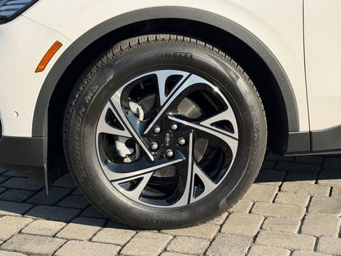 Used 2024 Lincoln Nautilus Premier w/ Equipment Group 102A image 13