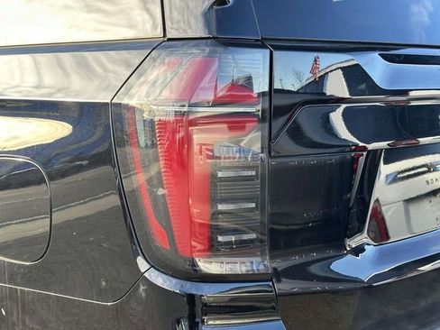 Certified 2025 Chevrolet Suburban Z71 image 6
