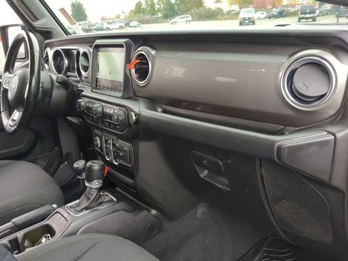 Used 2020 Jeep Wrangler Unlimited Sahara image 20