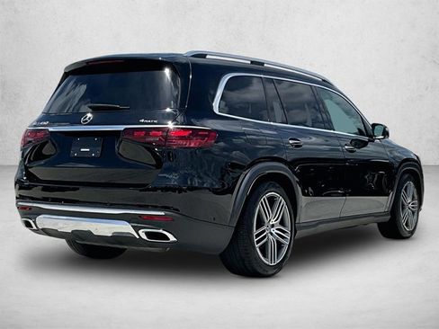Used 2025 Mercedes-Benz GLS 450 4MATIC image 2