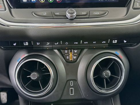 Used 2024 Chevrolet Blazer LT w/ Convenience Package FWD image 16