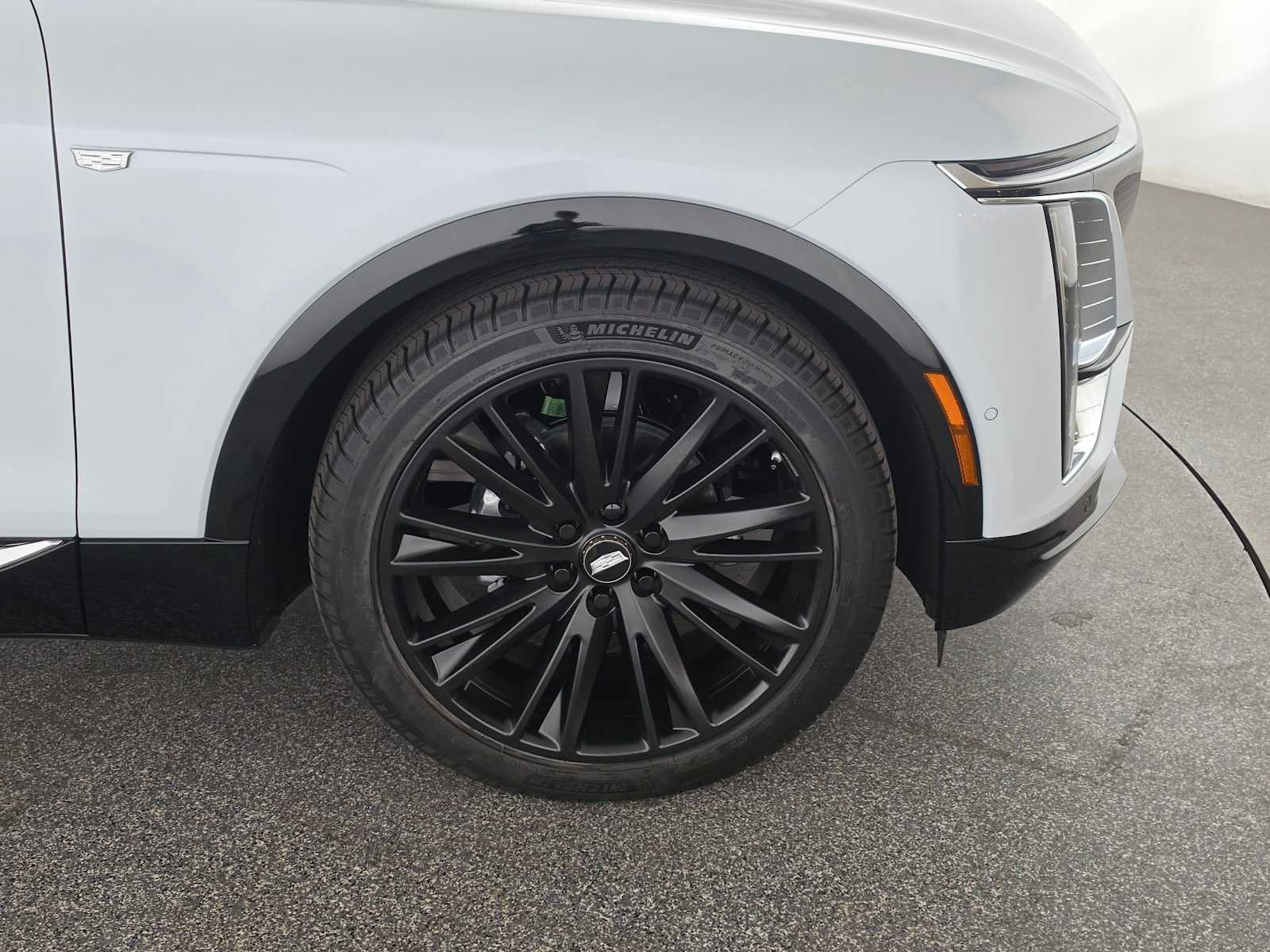 Used 2026 Cadillac Lyriq Luxury w/ LPO, Bronce Accent Package RWD image 9