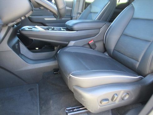 Used 2025 Buick Enclave Sport Touring image 15