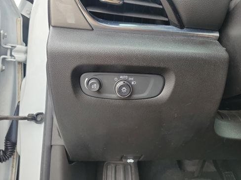 Used 2019 Chevrolet Traverse LS image 10