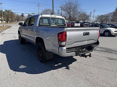 Used 2018 Toyota Tacoma SR w/ SR Convenience Package image 3