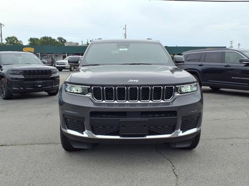 Used 2025 Jeep Grand Cherokee L Laredo image 15