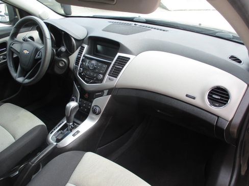 Used 2016 Chevrolet Cruze LS image 32