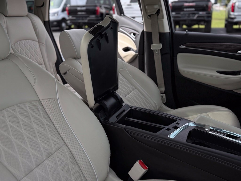 Used 2023 Buick Enclave Avenir w/ Avenir Technology Package AWD/4WD image 29
