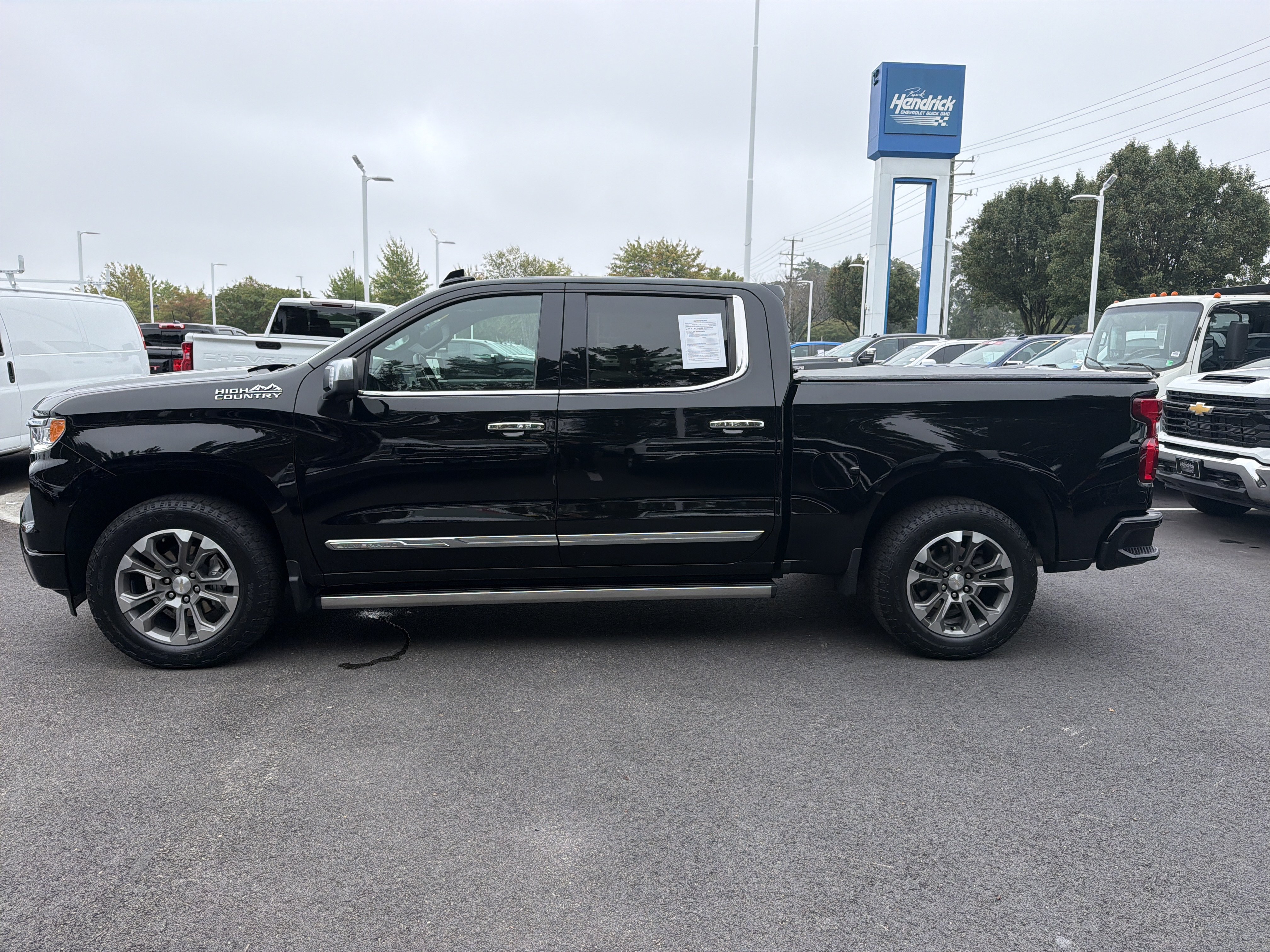 Used 2023 Chevrolet Silverado 1500 High Country w/ Technology Package AWD/4WD image 7