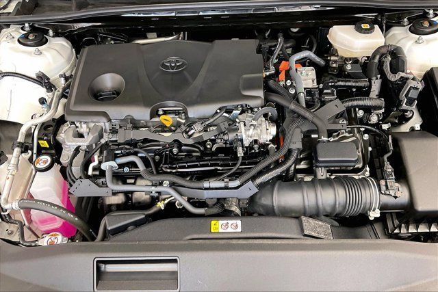 Used 2025 Toyota Camry SE FWD image 9
