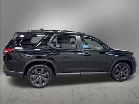 Certified 2025 Honda Pilot Sport image 6