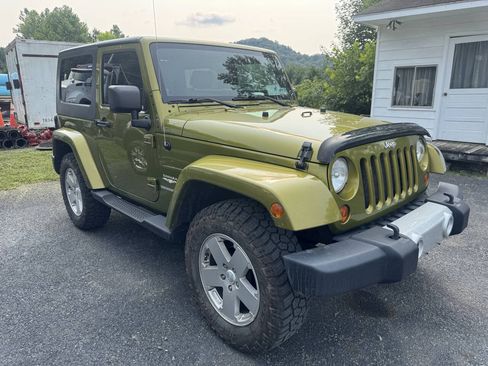 Used 2010 Jeep Wrangler Sahara AWD/4WD image 4