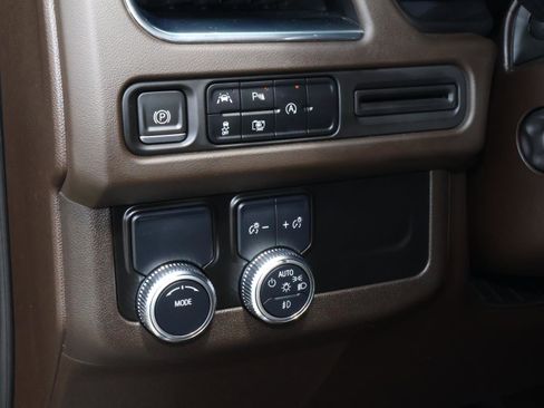 Used 2023 GMC Yukon SLT w/ SLT Luxury Package RWD image 24