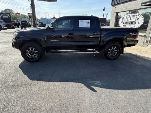 Used 2012 Toyota Tacoma PreRunner w/ TRD Sport Pkg image 3