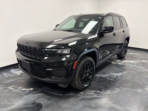 Used 2024 Jeep Grand Cherokee Altitude image 21