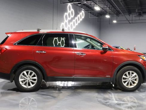Used 2017 Kia Sorento LX w/ LX Convenience Package image 8