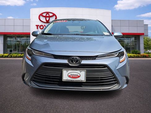 Used 2023 Toyota Corolla LE w/ Carpet Mat Package (TMS) FWD image 2