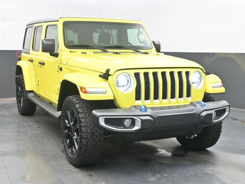 Used 2022 Jeep Wrangler Unlimited Sahara w/ Cold Weather Group AWD/4WD image 3