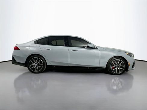 New 2026 BMW i5 eDrive40 w/ M Sport Package RWD image 7