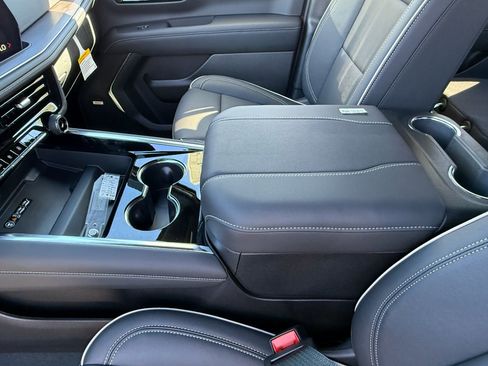 New 2026 Chevrolet Suburban Premier image 15