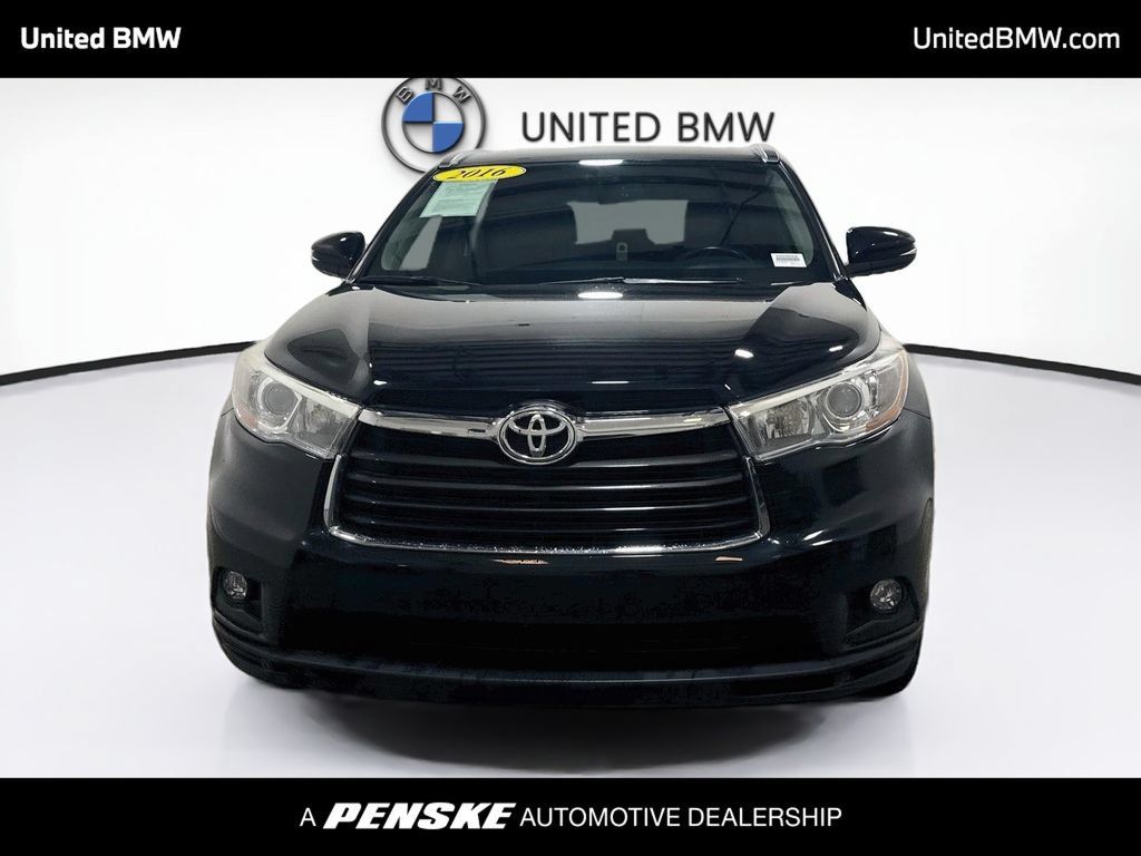 Used 2016 Toyota Highlander XLE FWD image 2