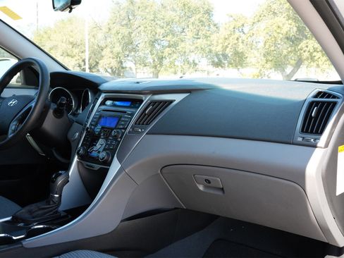 Used 2013 Hyundai Sonata Hybrid image 23