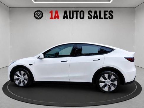 Used 2023 Tesla Model Y Long Range AWD/4WD image 2