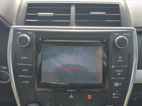 Used 2017 Toyota Camry SE image 8