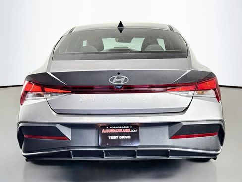 Used 2024 Hyundai Elantra SE FWD image 6