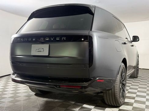 Used 2025 Land Rover Range Rover SE image 8
