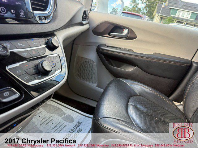Used 2017 Chrysler Pacifica Touring-L Plus w/ Advanced Safetytec Group FWD image 17