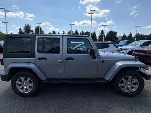 Used 2016 Jeep Wrangler Unlimited Sahara w/ Connectivity Group AWD/4WD image 3
