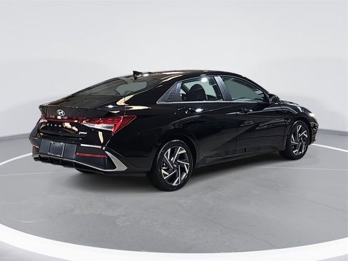 New 2026 Hyundai Elantra Limited image 5