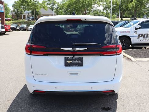 Used 2026 Chrysler Pacifica Select FWD image 31