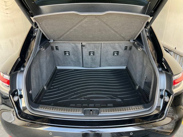 Used 2021 Porsche Macan AWD/4WD image 18