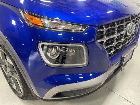 Used 2024 Hyundai Venue Limited FWD image 9