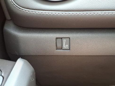 Used 2023 Chevrolet Colorado LT image 22