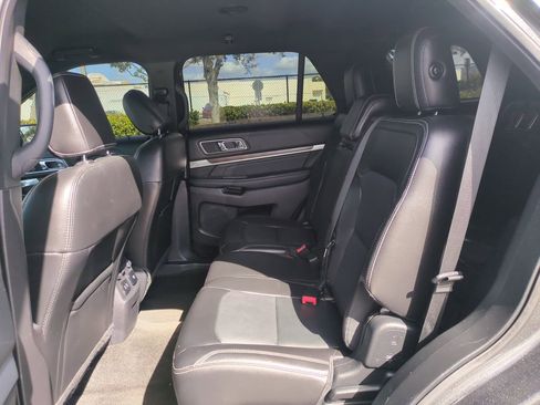 Used 2018 Ford Explorer Limited image 16