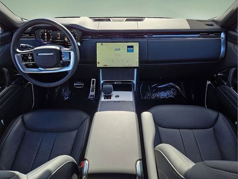 Used 2025 Land Rover Range Rover SE image 16