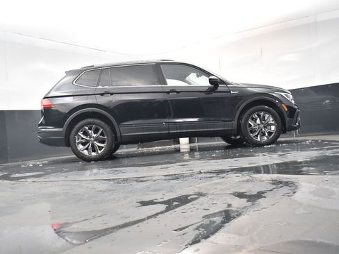 Used 2023 Volkswagen Tiguan SE image 28